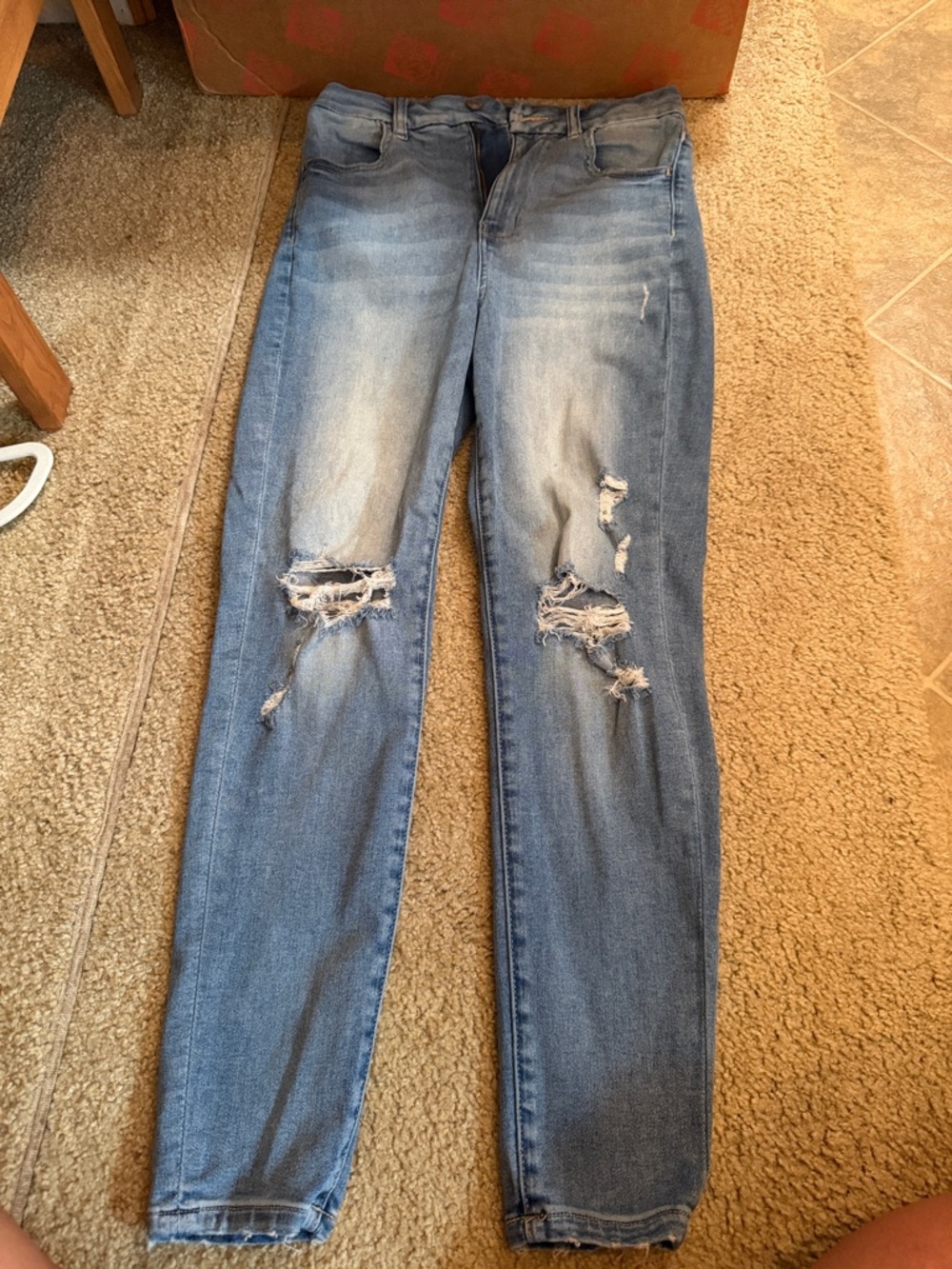 American Eagle Outfitters Light Blue Ripped Women’s Skinny Jeans